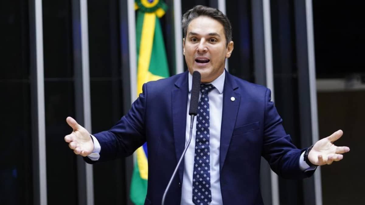 Prisão de Collor é 'correta', mas tratamento à Bolsonaro é 'seletivo', avalia Zucco