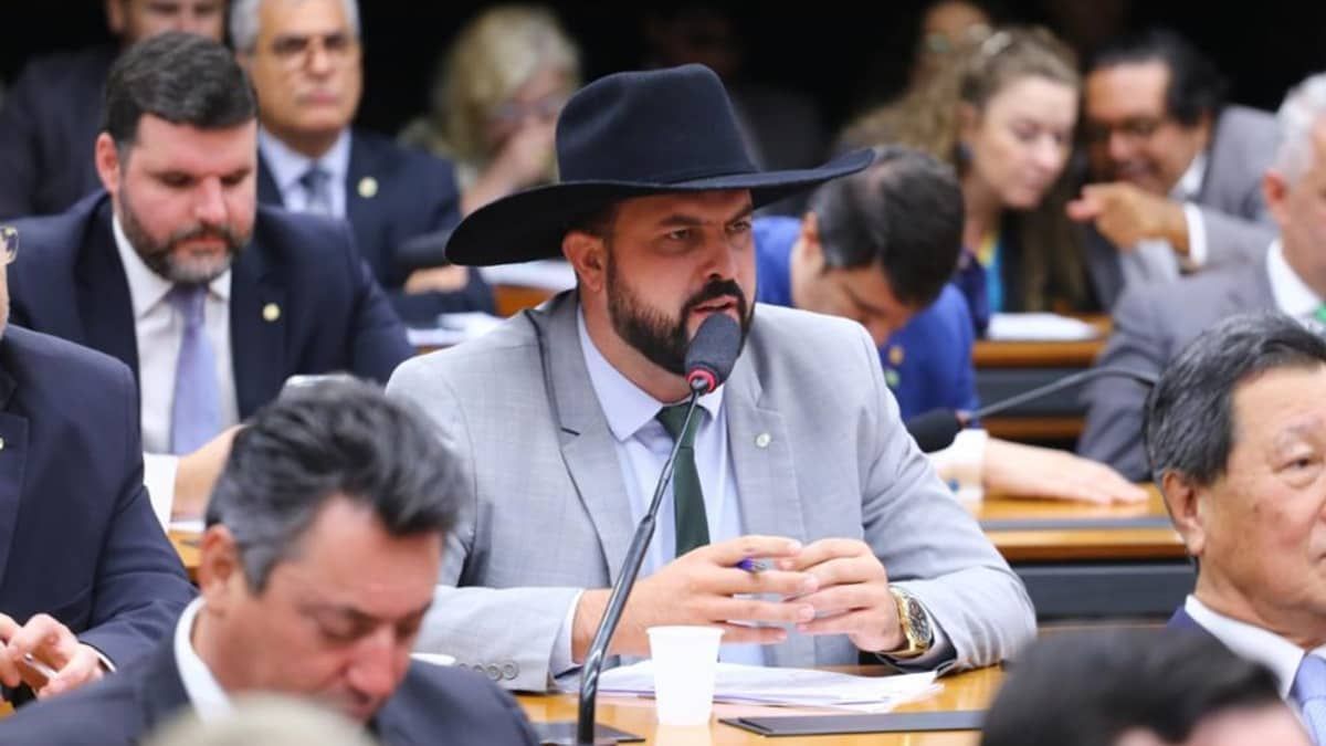 Deputado bolsonarista pede prisão de Nicolás Maduro à Embaixada dos EUA