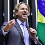 'É pura pirotecnia', diz à CNN líder do PT sobre ofensiva da oposição contra STF