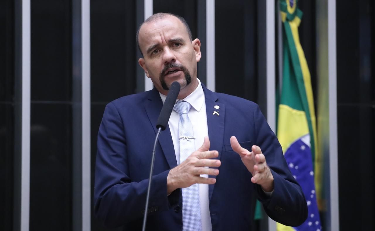 Deputado apresenta PEC que prevê pena de morte para assassinos de policiais