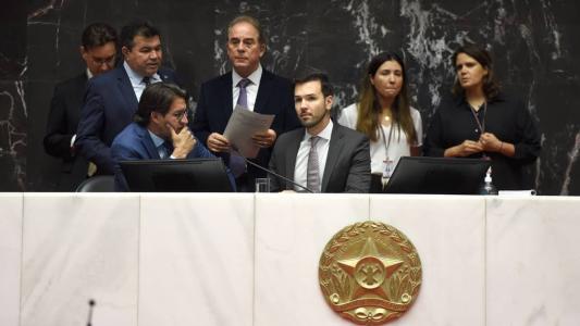 Deputados aprovaram nesta quarta-feira (20) projeto que trata do credenciamento de empresas para vistorias em veículos