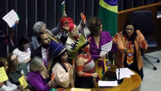 Deputados contrários ao marco temporal fizeram manifestação no plenário da Câmara dos Deputados