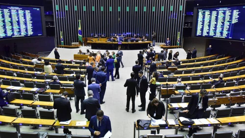 Deputados da base governista assinam pedido para criação de CPI contra o STF 