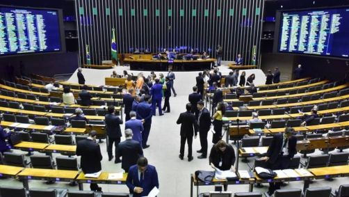 Deputados da base aliada do governo endossam críticas e pedidos de investigação contra ministros do STF
