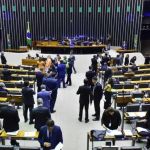 Deputados da base governista assinam pedido para criação de CPI contra o STF 