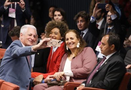 Deputados de esquerda acompanham julgamento de Bolsonaro na 1ª Turma do Supremo Tribunal Federal