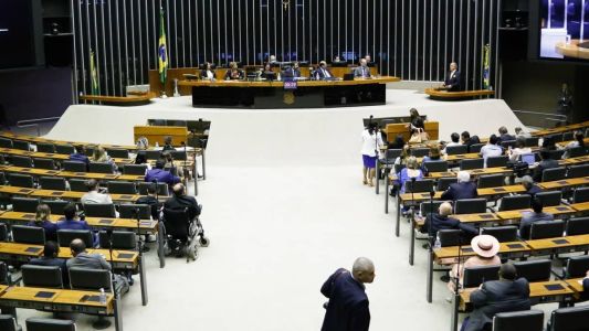 Deputados devem votar nesta quarta-feira (17) urgência de novo marco fiscal