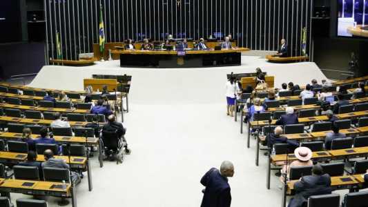 Deputados devem votar nesta quarta-feira (17) urgência de novo marco fiscal