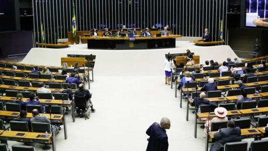 Deputados devem votar nesta quarta-feira (17) urgência de novo marco fiscal