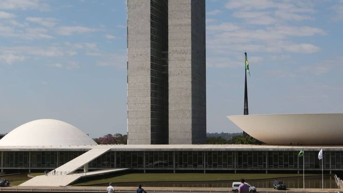 Lula nomeia 13 parlamentares como ministros e abre espaço no Congresso; veja quem entra e quem sai