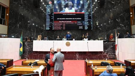 Deputados estaduais vão analisar projeto que reajusta salário do 1º escalão do governo de Minas