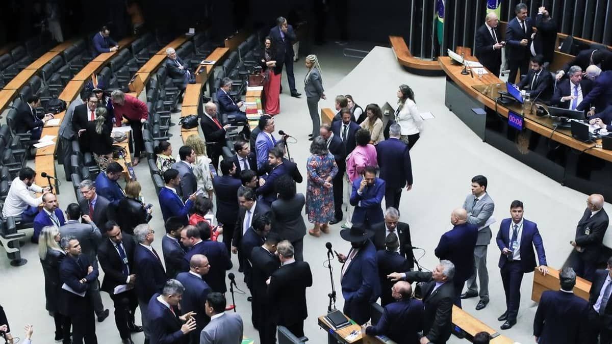 Conselho de Ética pode abrir processos contra Nikolas, Eduardo Bolsonaro, Zambelli e mais quatro; saiba os motivos