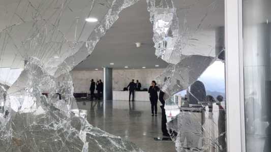 Deputados pressionam por CPMI para investigar atos do dia 8 de janeiro