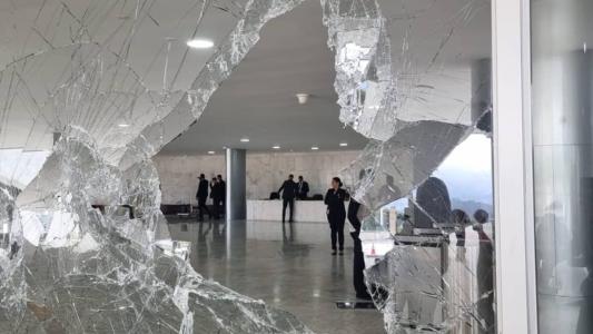 Deputados pressionam por CPMI para investigar atos do dia 8 de janeiro
