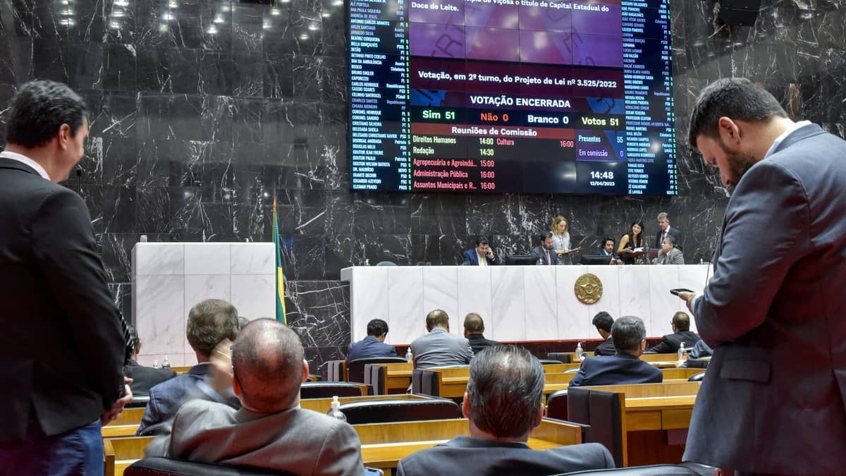 Decisão da Assembleia proíbe que deputados gravem vídeos no plenário e descumprimento pode levar à cassação