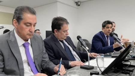 Deputados se reuniram nesta quarta-feira (22) para debater teto de gastos de Minas