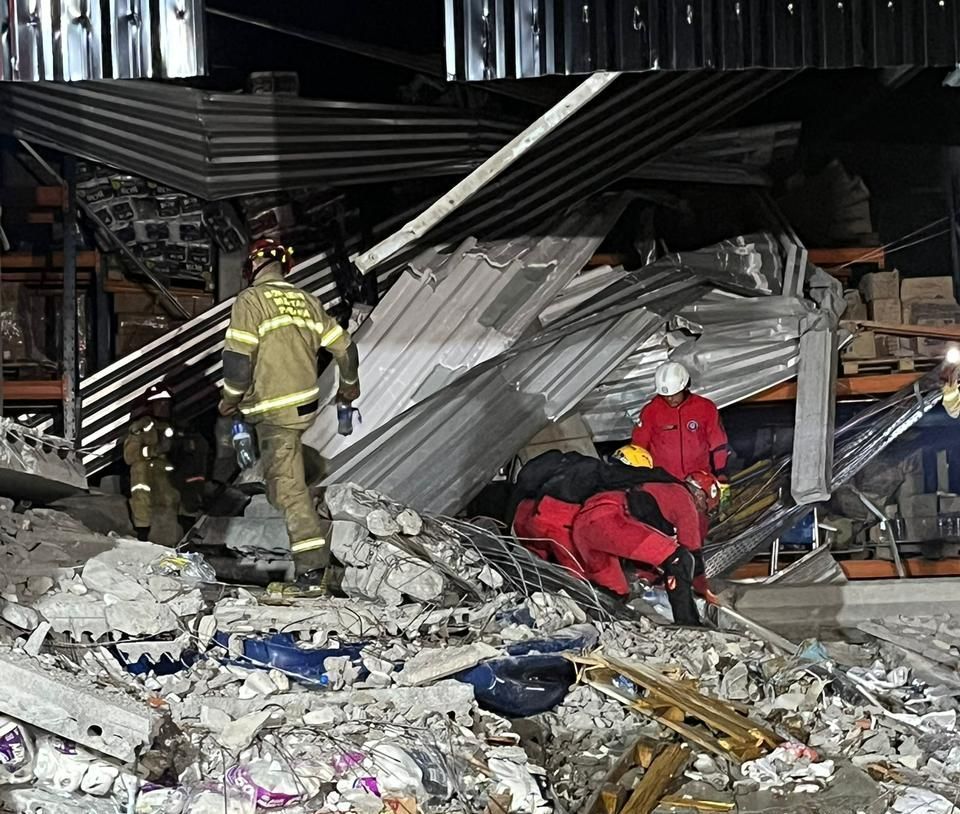 Vídeo: três pessoas morrem e 12 ficam feridas após desabamento em supermercado no Paraná