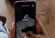 TikTok anuncia nova ofensiva contra spam criado por inteligência artificial