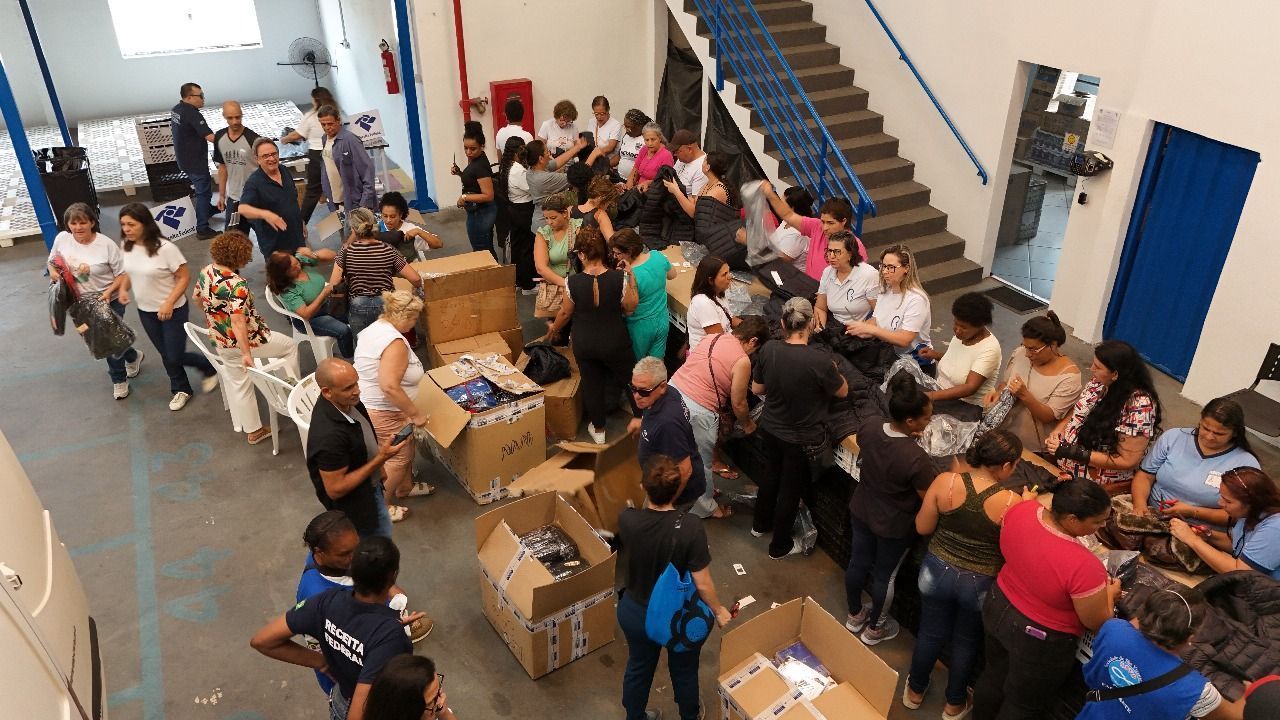 Entidades assistenciais de Varginha receberão roupas doadas pela Receita Federal
