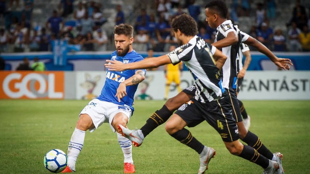 Cruzeiro leva vantagem sobre o Santos em jogos na última década; veja