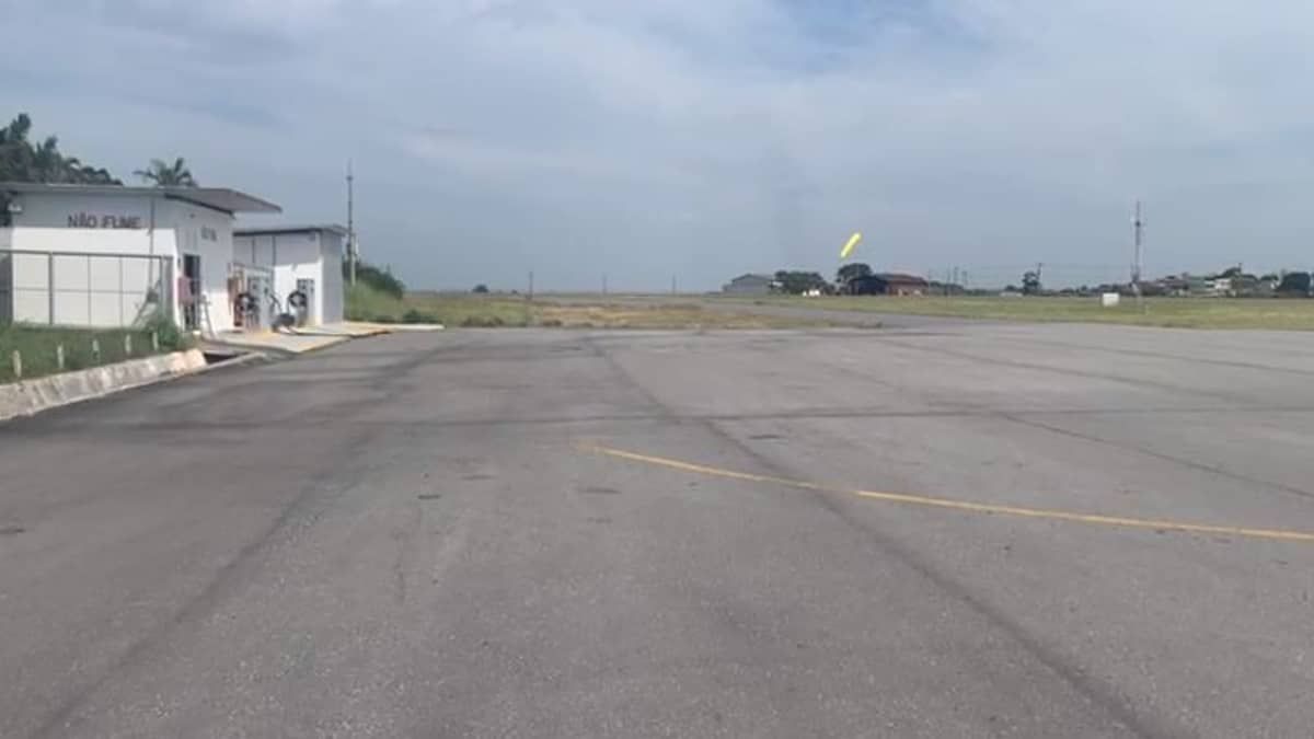 Funcionários são barrados no primeiro dia de desativação do Aeroporto Carlos Prates, em Belo Horizonte  