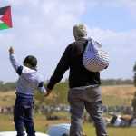 Palestinos sem água e comida lotam sul de Gaza; Egito barra fuga massiva