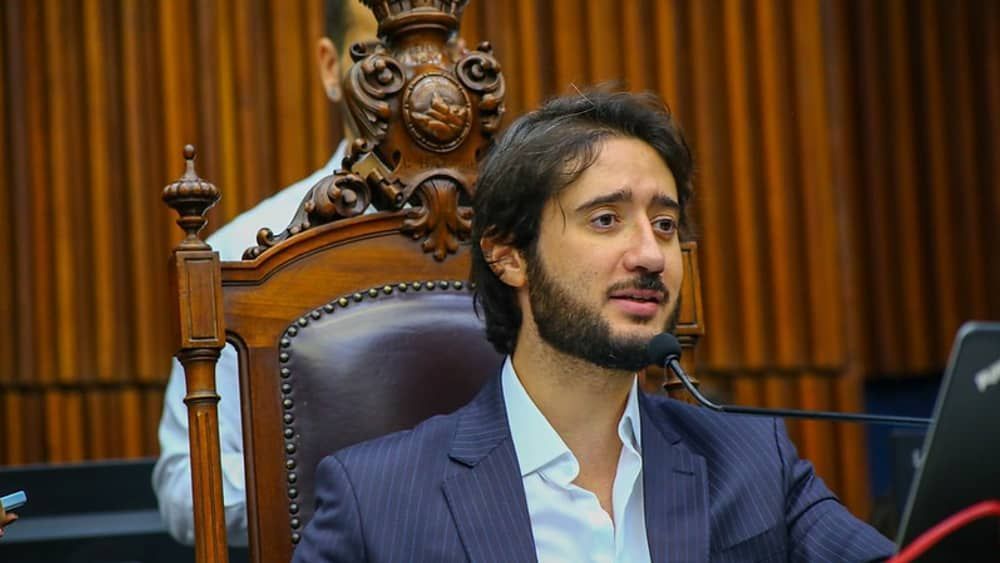 Câmara de BH vota pedido de cassação de Gabriel Azevedo