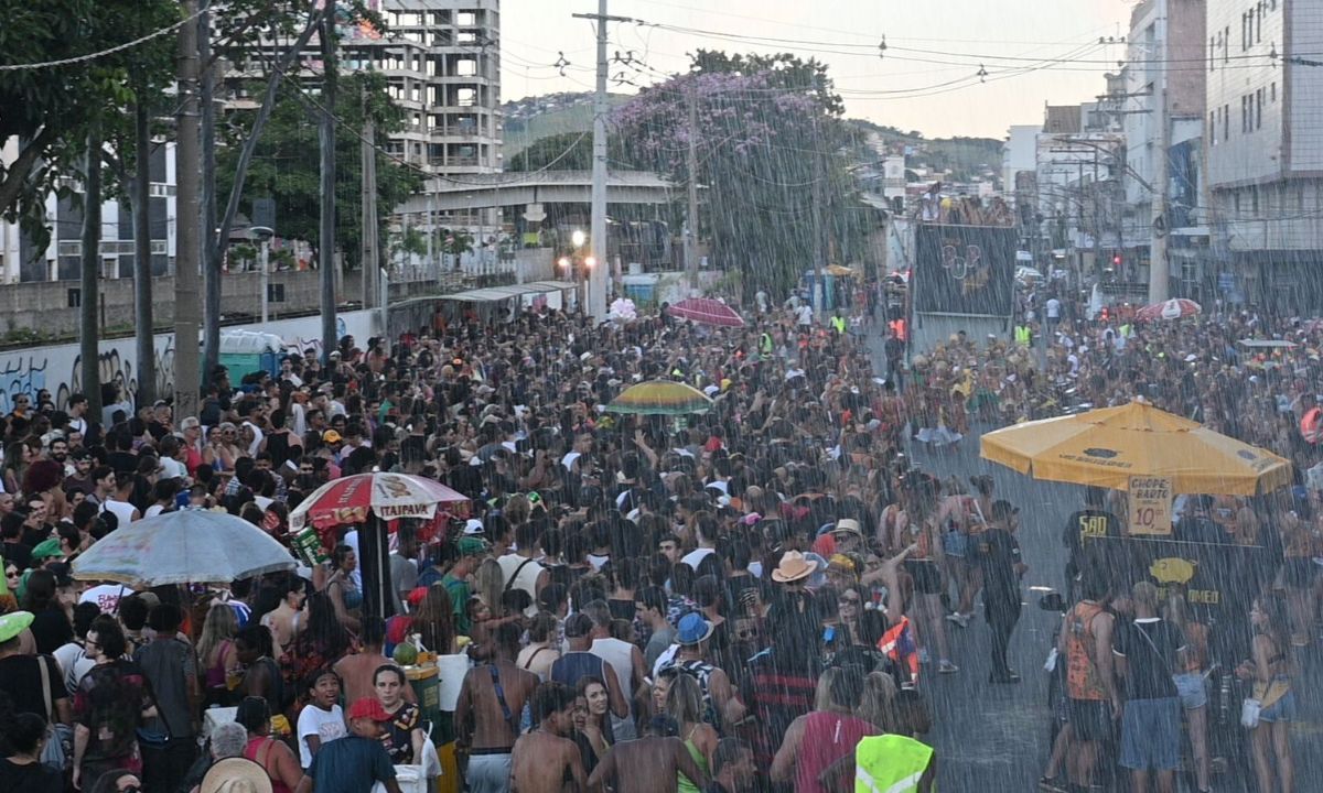 Carnaval 2025: mais de 20 blocos e shows agitam segundo fim de semana de folia em Juiz de Fora