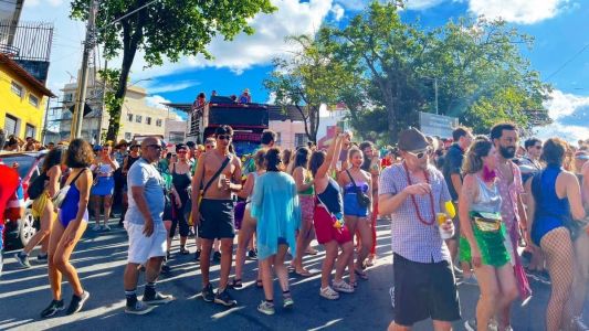 Desfile começou às 14h deste domingo (19)