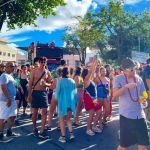 Bloco Afoxé Bandarerê homenageia culturas de matriz africana em desfile; confira imagens