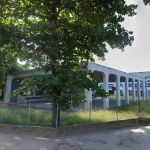 Vídeo: homem tenta furtar tubulação de gás em escola no Rio e tem 90% do corpo queimado
