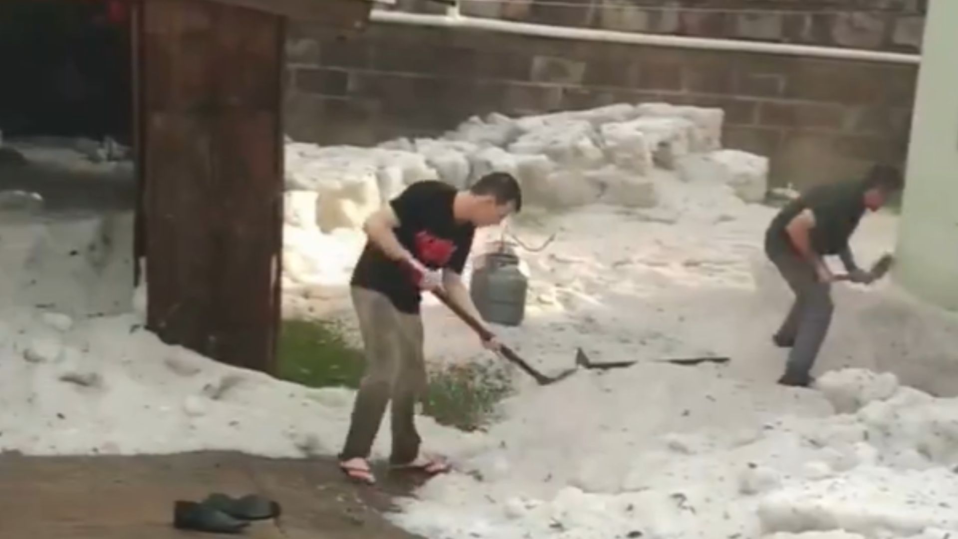 Vídeo: tempestade atinge Caxias do Sul e cobre ruas de gelo