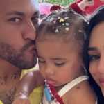 Neymar celebra Carnaval em família no 'Bloquinho da Mavie'