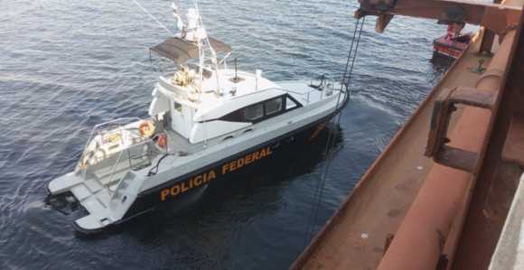 Embarcação da Polícia Federal para inspeções e resgates em alto mar