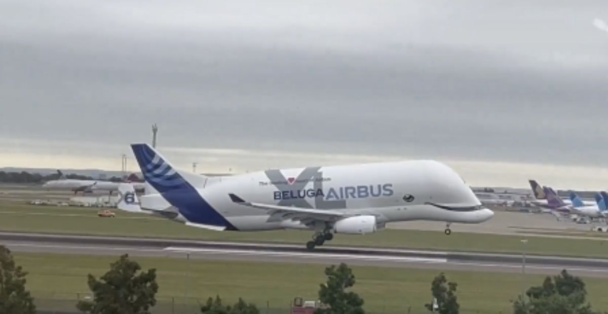 Avião que parece com baleia, Beluga faz pouso de emergência na Holanda