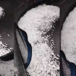 Chuva de granizo: Cama elástica fica coberta de gelo na Pampulha, em BH