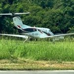 Avião de pequeno porte sai da pista no Aeroporto Campo Marte, em São Paulo