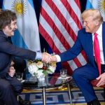 Milei se reúne com Trump e promete aplicar tarifas 'recíprocas' dos EUA