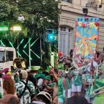 Bloco Chama o Síndico reúne milhares de foliões nesta quarta-feira (26); veja fotos