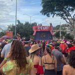 Com 'sofrência', bloco 'É o Amô' reúne foliões românticos no Carnaval de BH