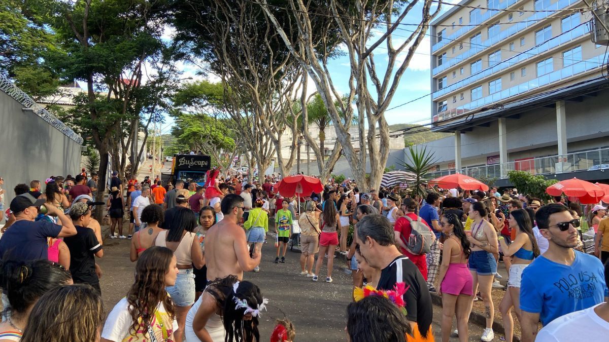 'Quem Eu Quero Não Me Quer' anima foliões com sertanejo no Carnaval de BH