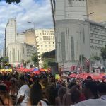 Caminhão-pipa refresca foliões do 'Ziguiriguidum' no Carnaval de BH