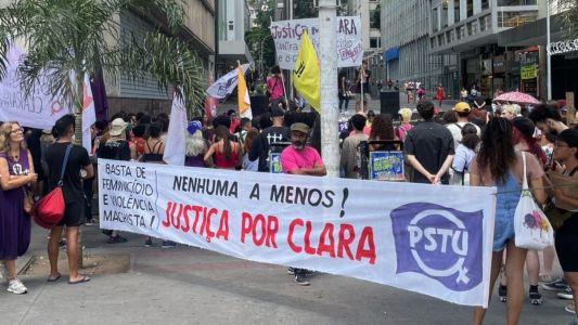 Manifestantes se reúnem na Praça Sete, no Centro de BH