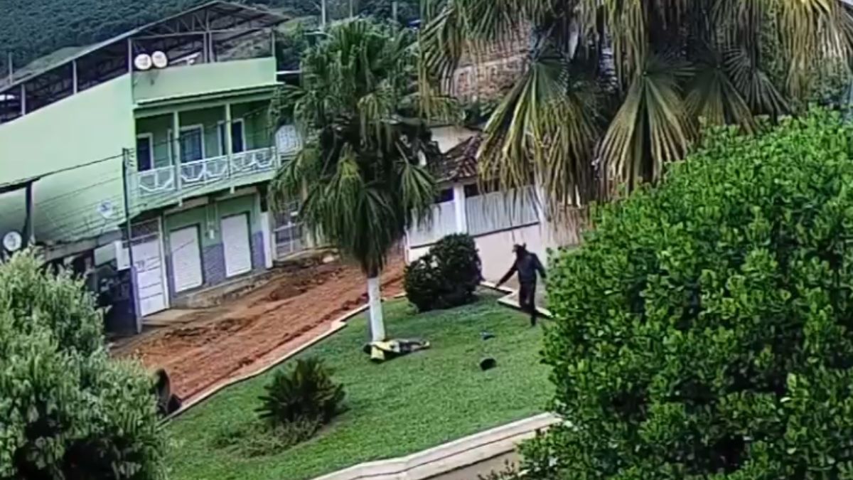 Vídeo: homem é executado a tiros em praça na Zona da Mata de Minas