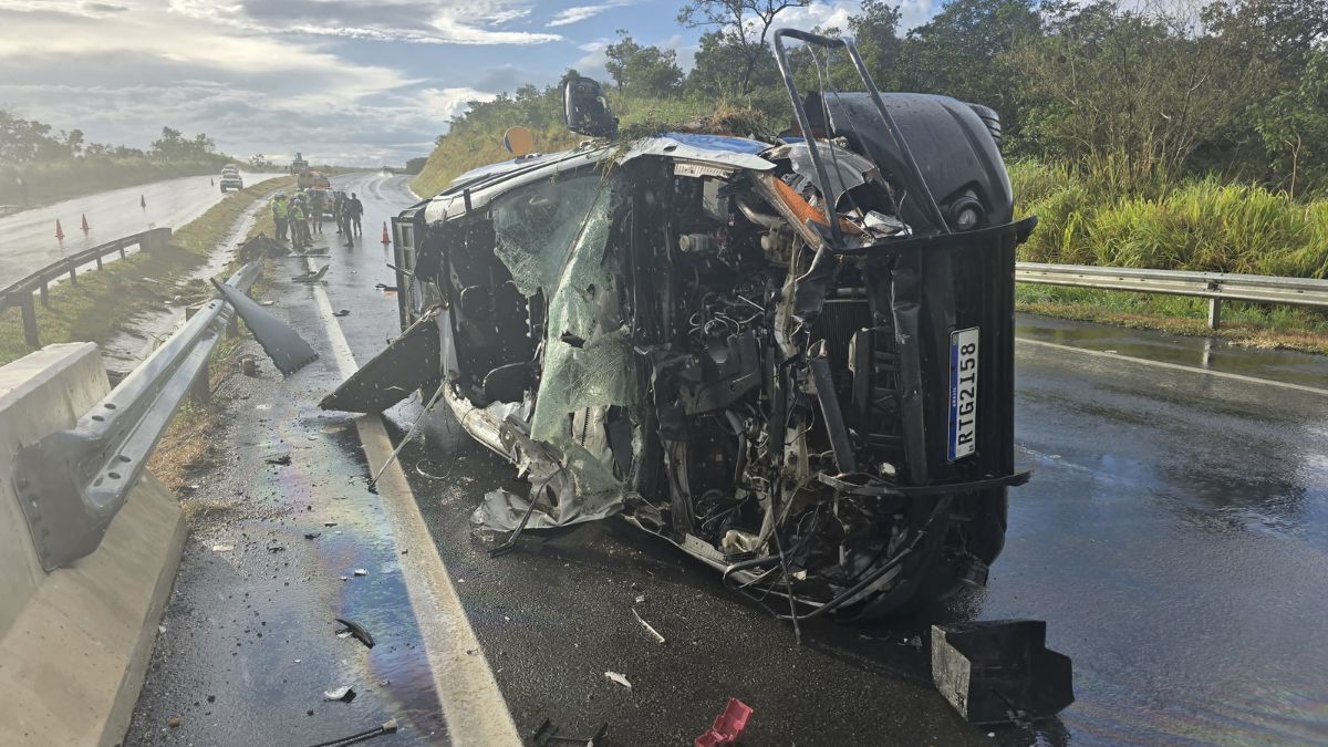 Viatura capota durante chuva forte e deixa militar gravemente ferido em MG