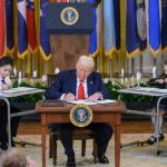 Trump assina decreto para fechar Departamento de Educação dos EUA