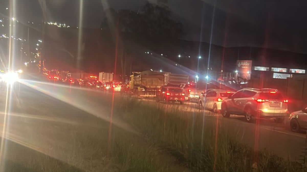 Obra causa transtorno na BR-040 com fila de 10km na Grande BH