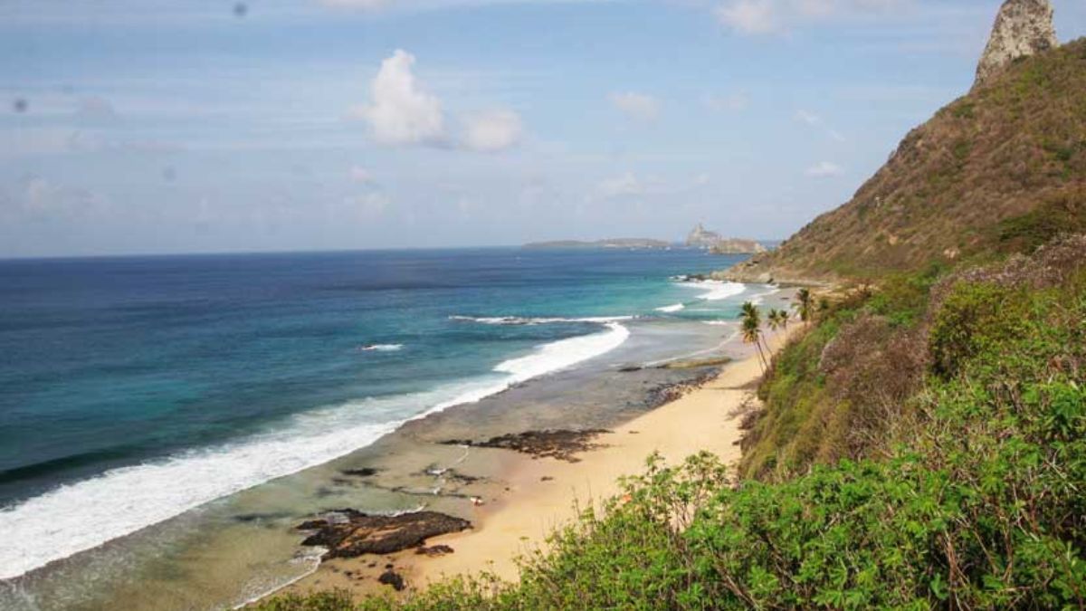 Turista morre afogado em Fernando de Noronha após mergulho com a esposa