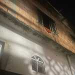 Briga de casal termina com casa incendiada no Barreiro: “um acusa o outro de botar fogo”, diz proprietária