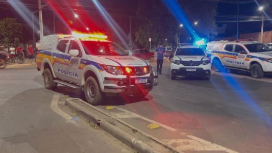 Viaturas da Polícia Militar no local do protesto